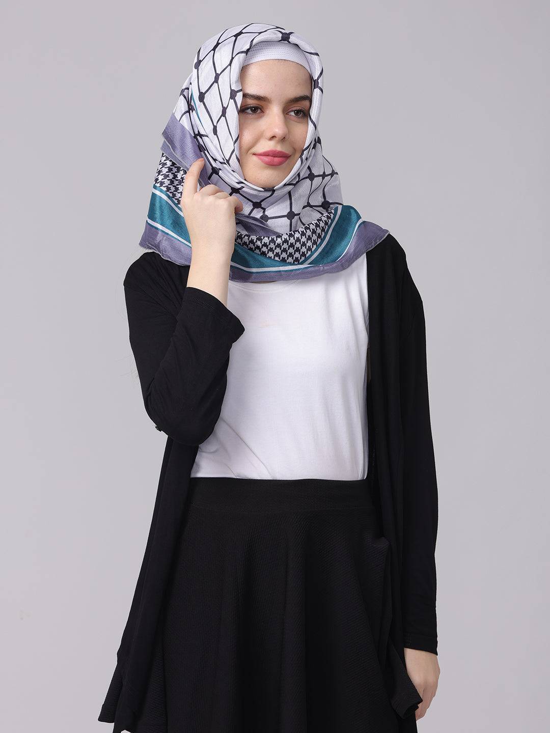 Stylish Geometric Patterned Scarf