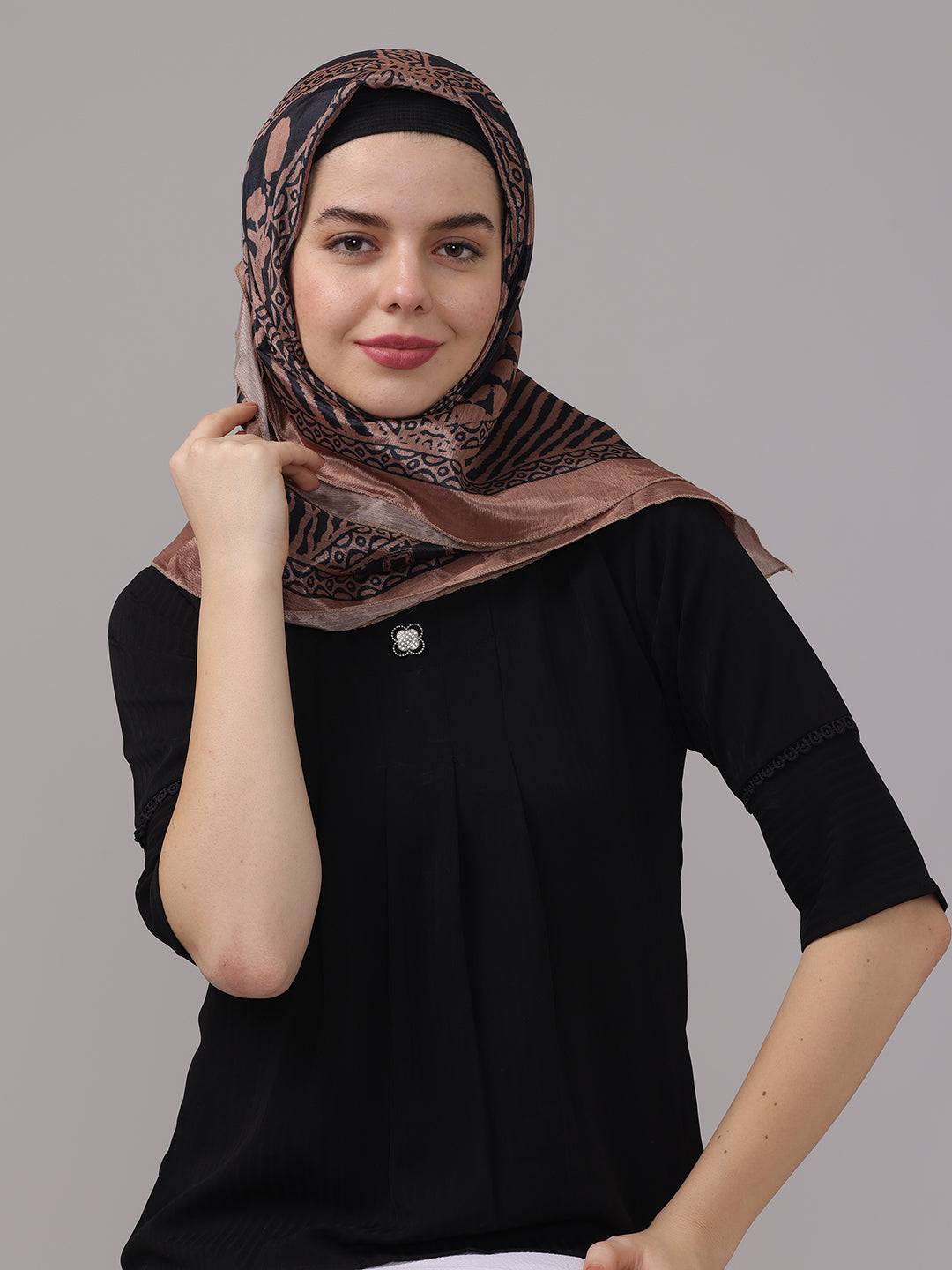 Chic Geo Pink-Black Scarf