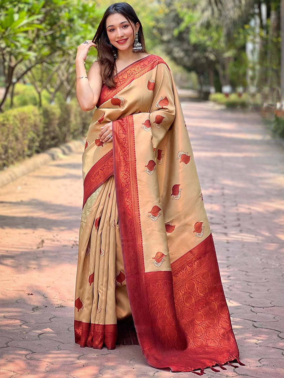 Pine Kanjivaram Tissue Saree With Gold Zari Weaving