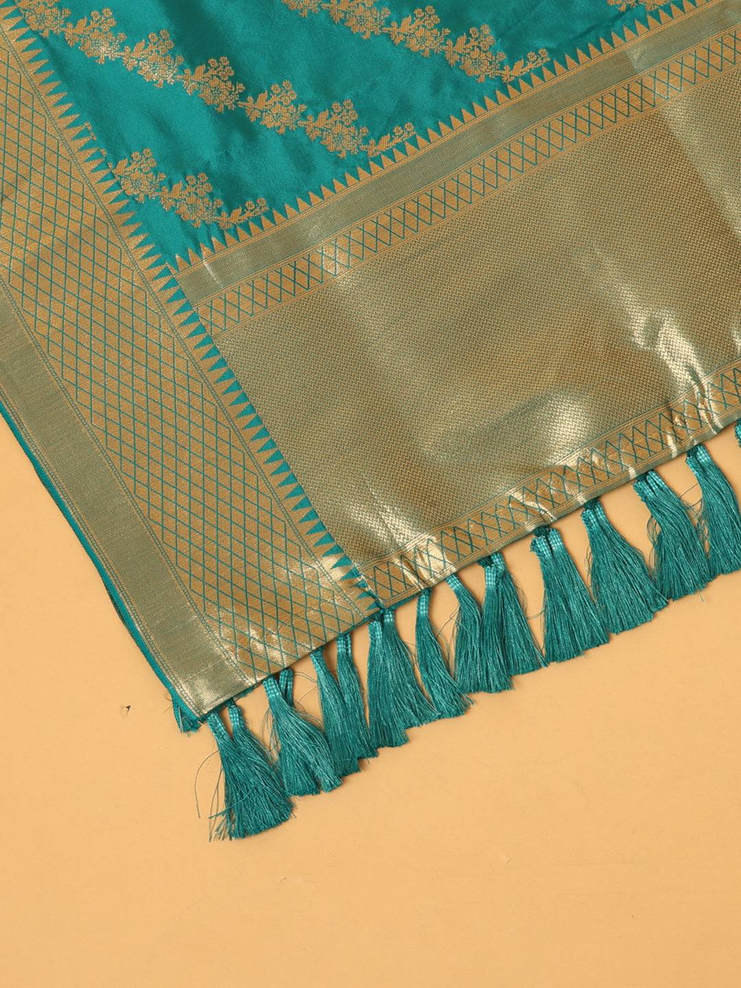 Detailed View of Rama Colour Dupatta Design