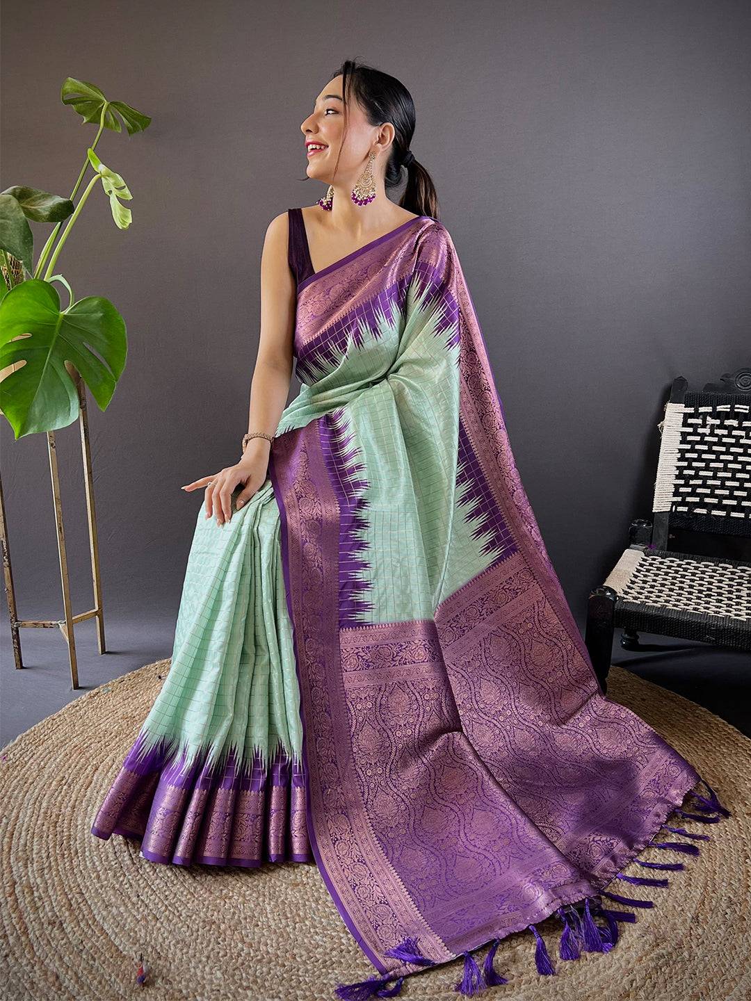 Pista Banarasi Silk Gadwal Pattu Saree