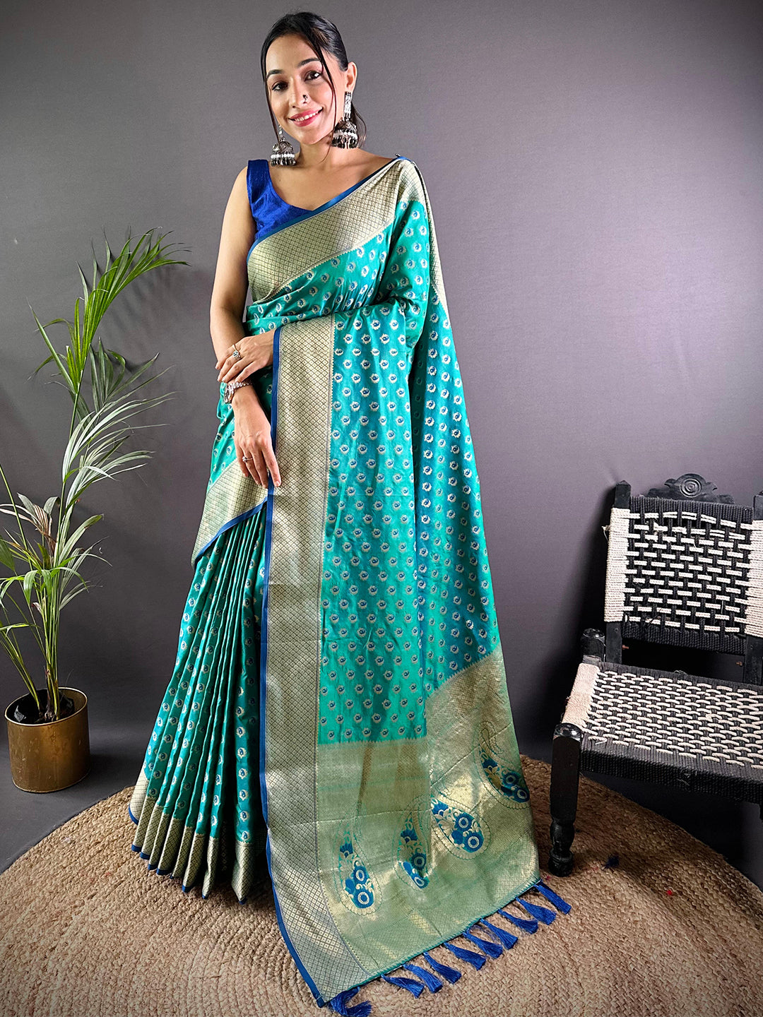 Banarasi Mayur Butta Elegance Saree