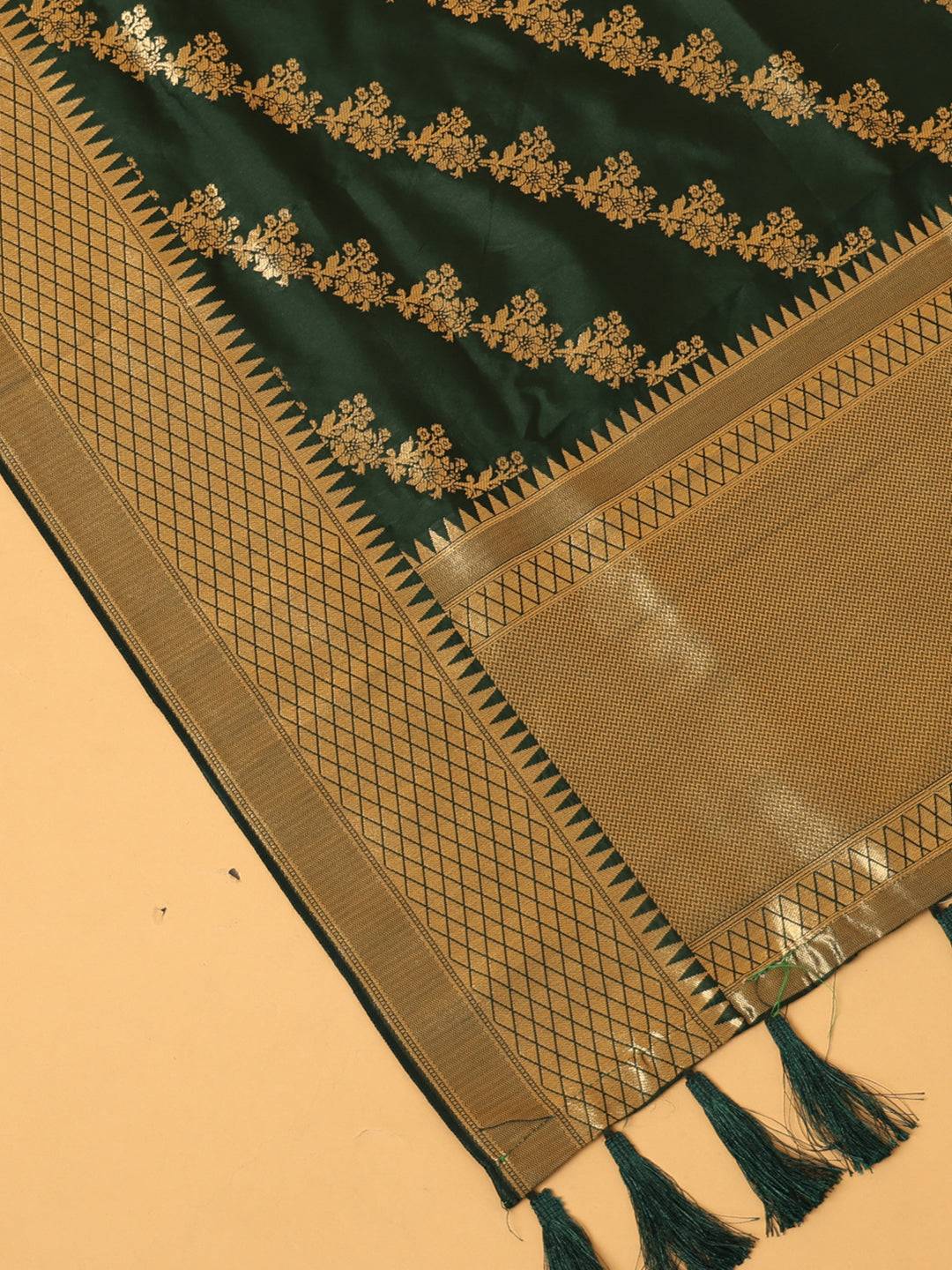 Close-up of bottle green woven dupatta with tassels