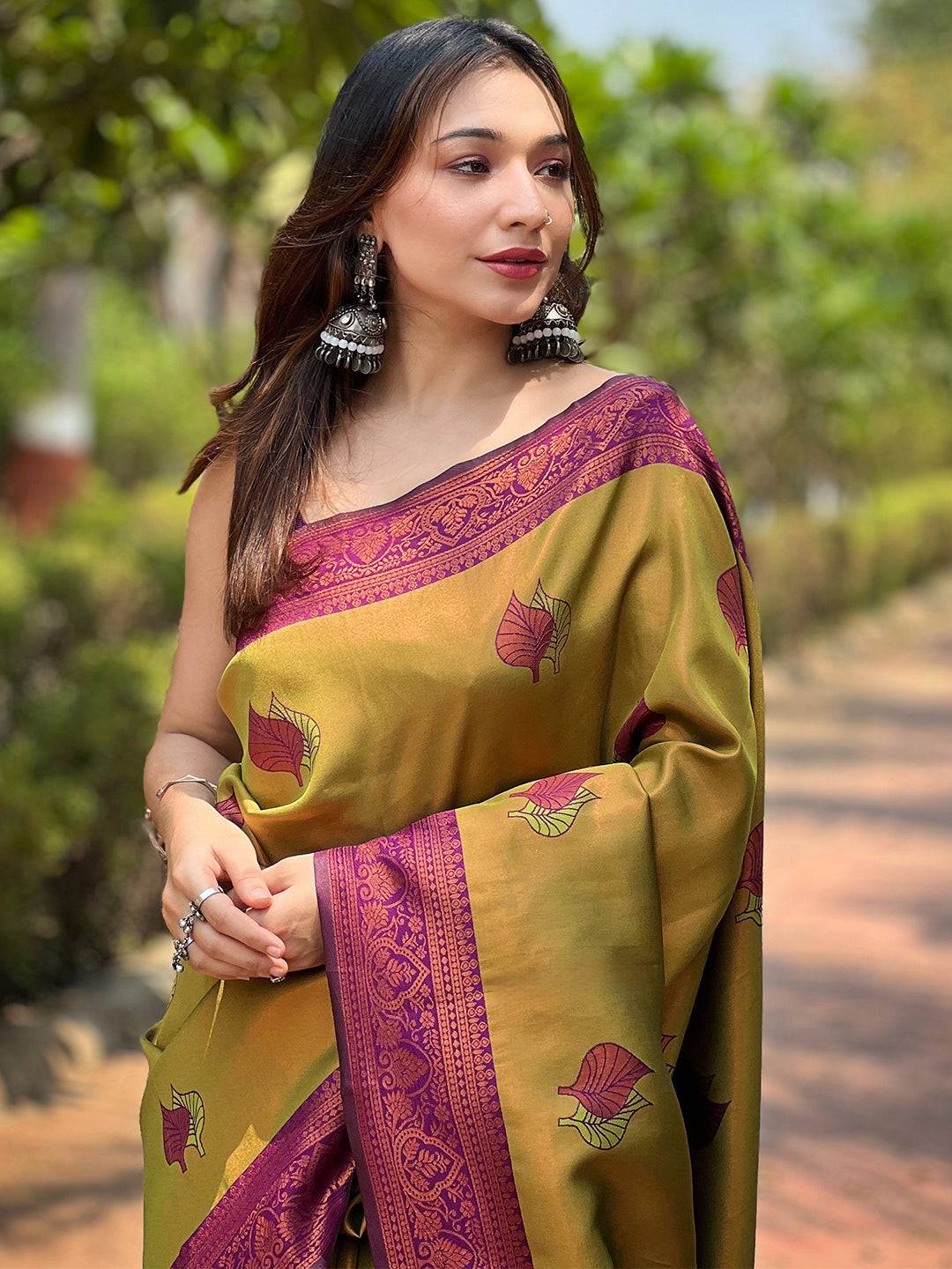 Dijon Kanjivaram Tissue Saree With Gold Zari Weaving