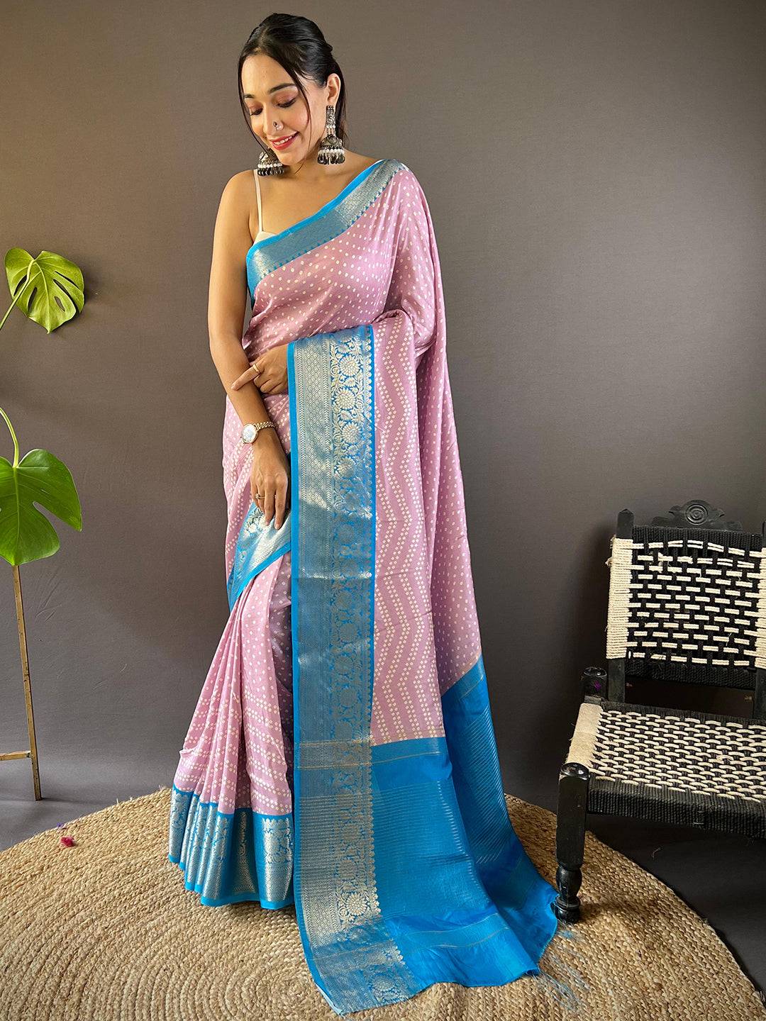 Zigzag Elegance Baby Pink Bandhej Saree