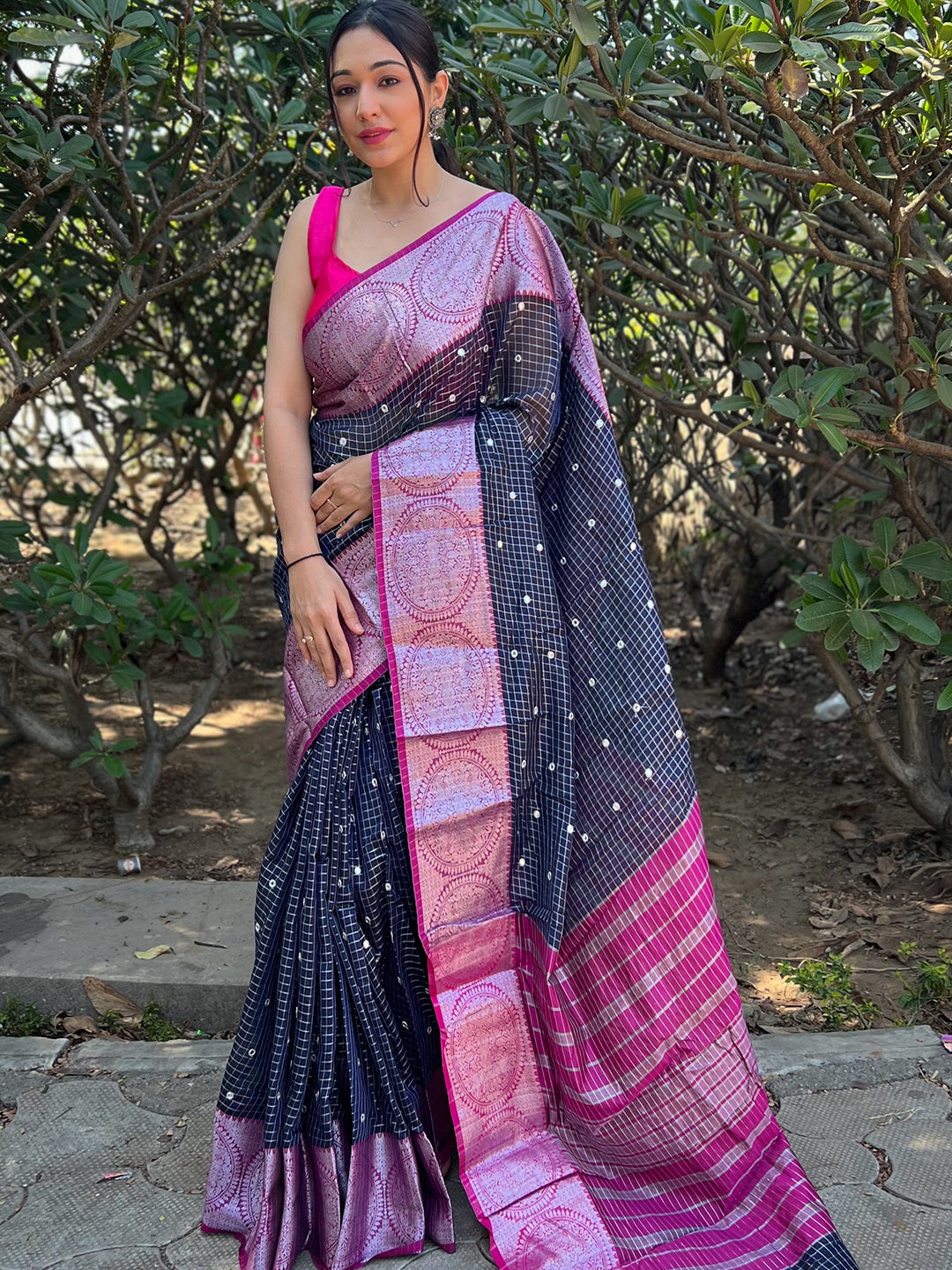 Navy Colour Cotton Checked Woven Design Saree