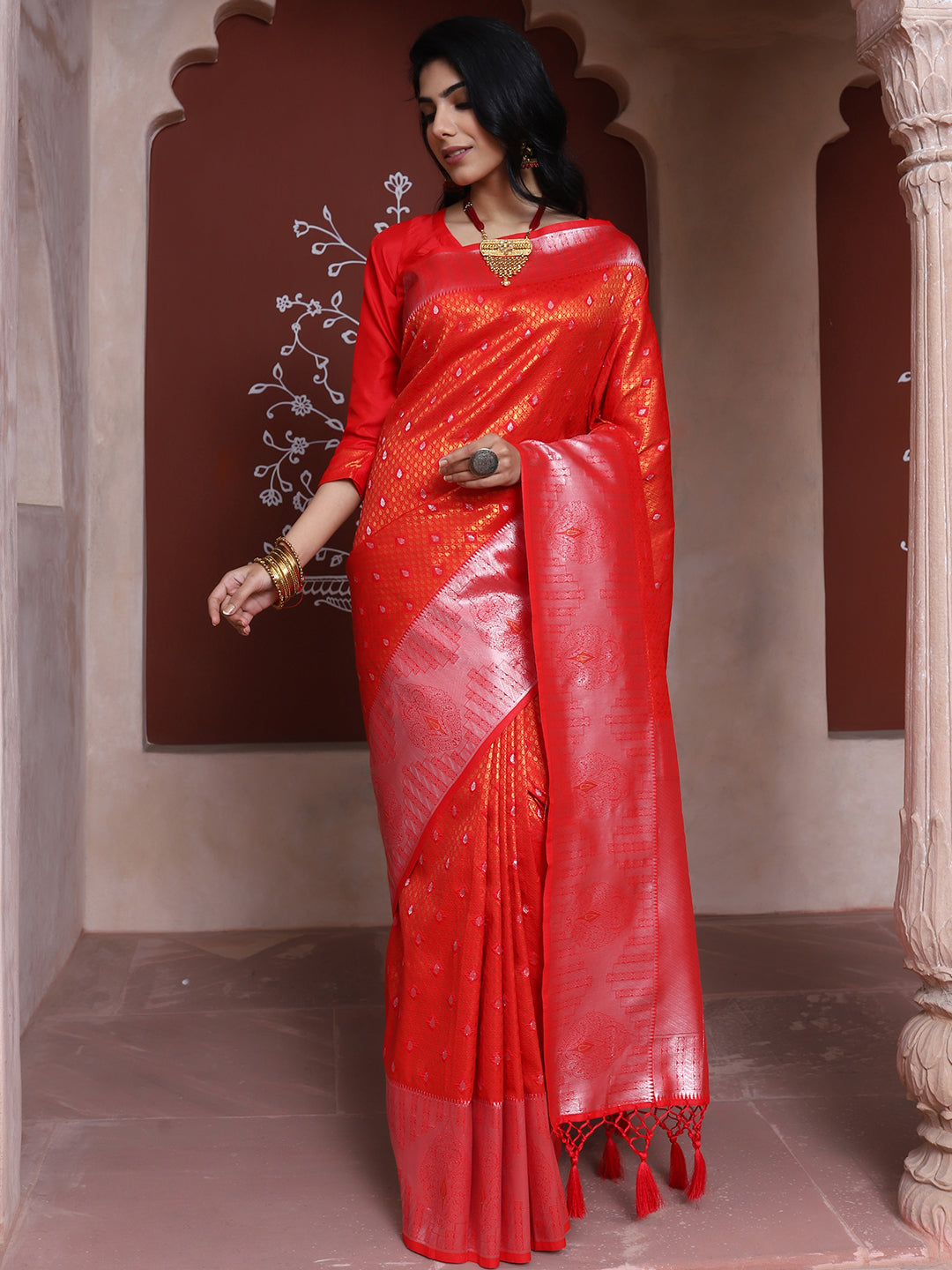 Stylish Premium Kanjivaram Silk Saree With Zari Work