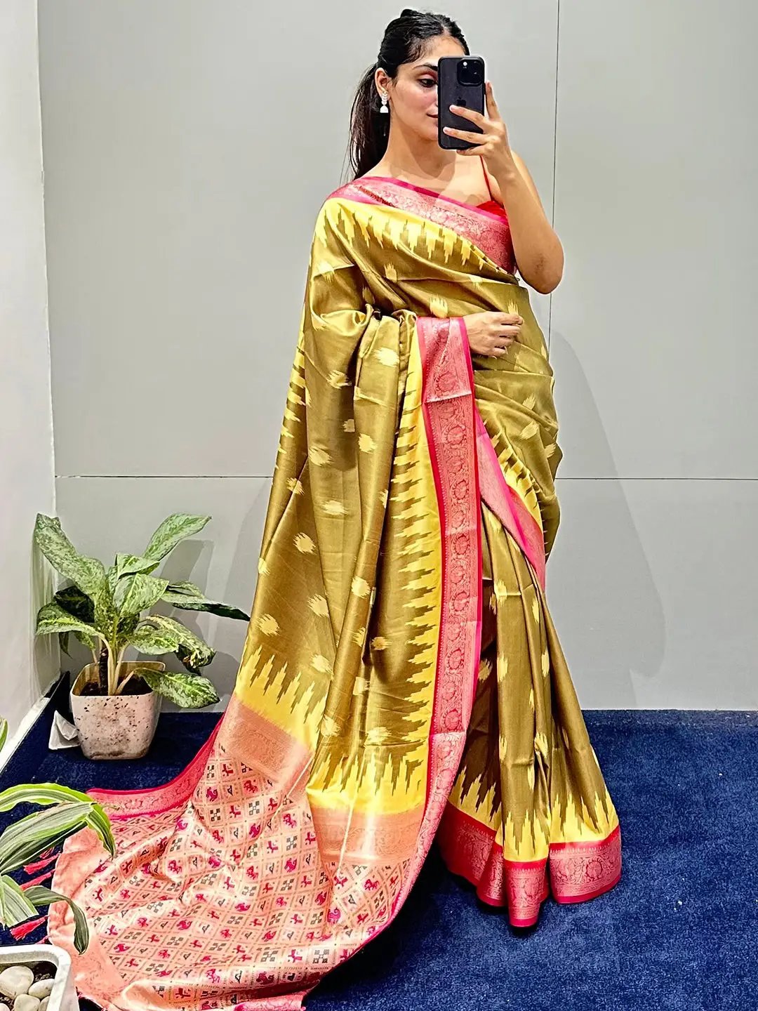 Luxurious Banarasi saree with Zari Patola Pallu design