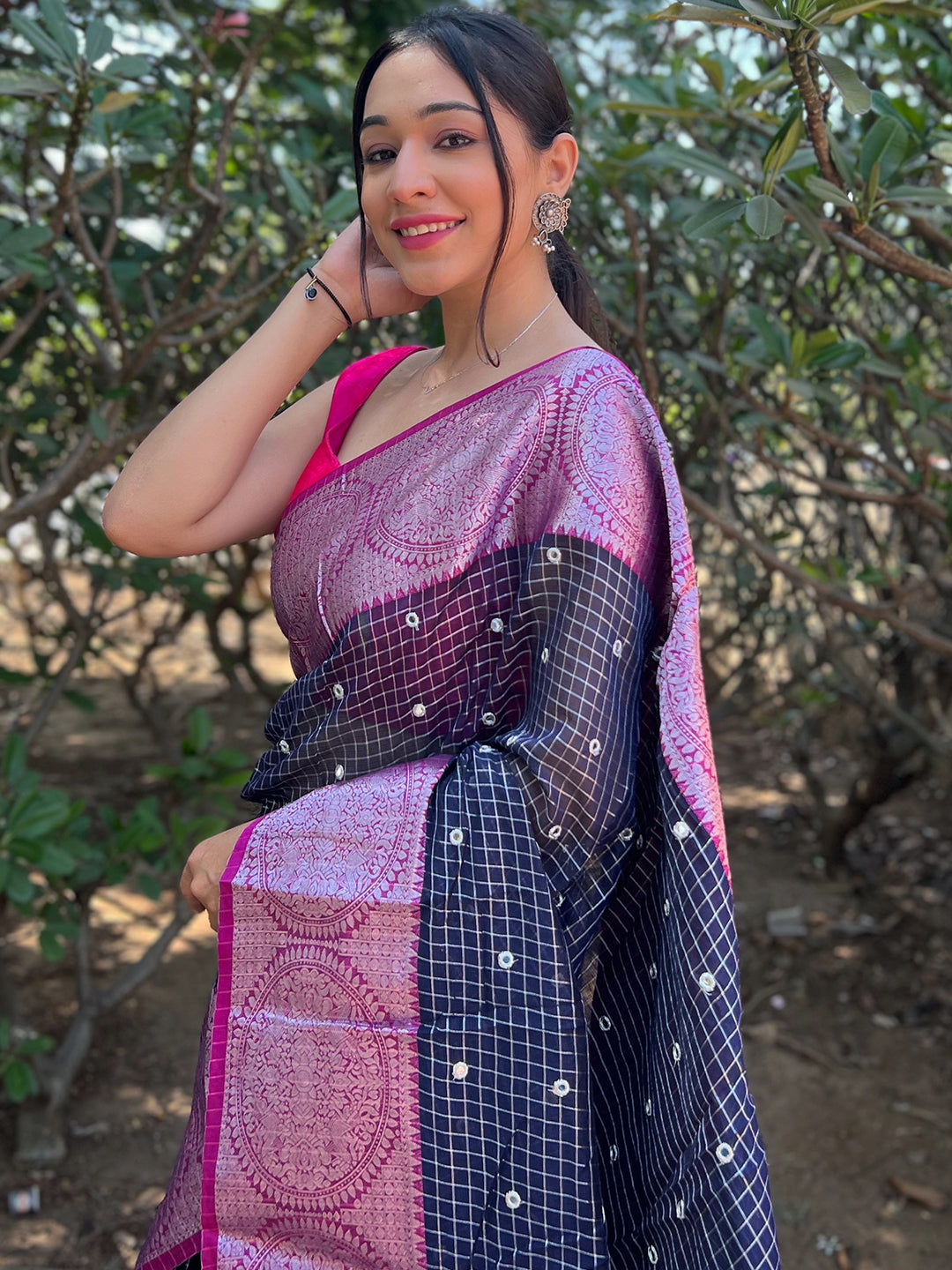 Navy Colour Cotton Checked Woven Design Saree