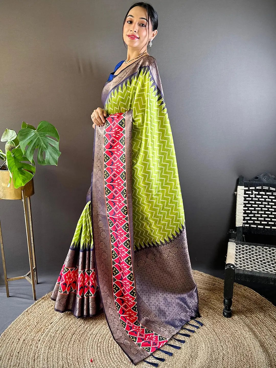 Elegant Double Border Design Saree with Zigzag Print