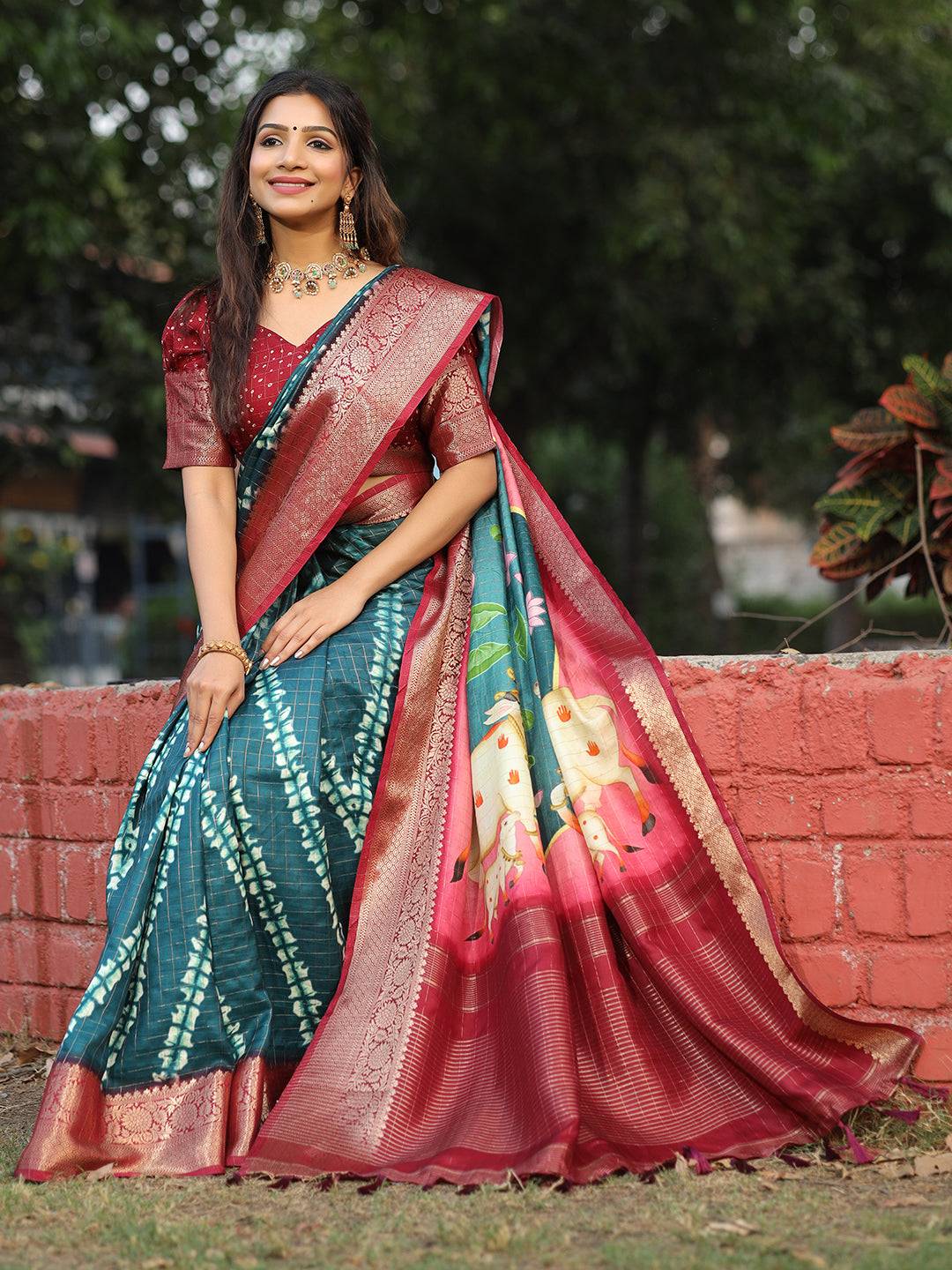 Teal Colour Pure Viscose Dola Silk Saree With Mughal Motifs