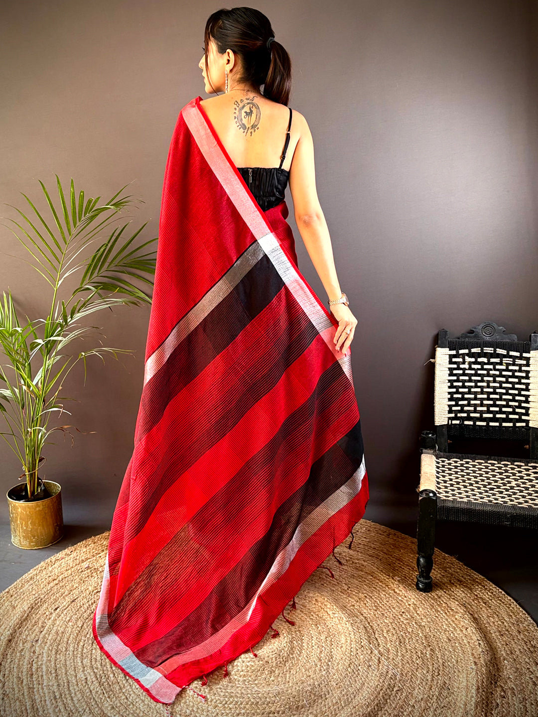 Red Stylish Linen Saree With Zari Border