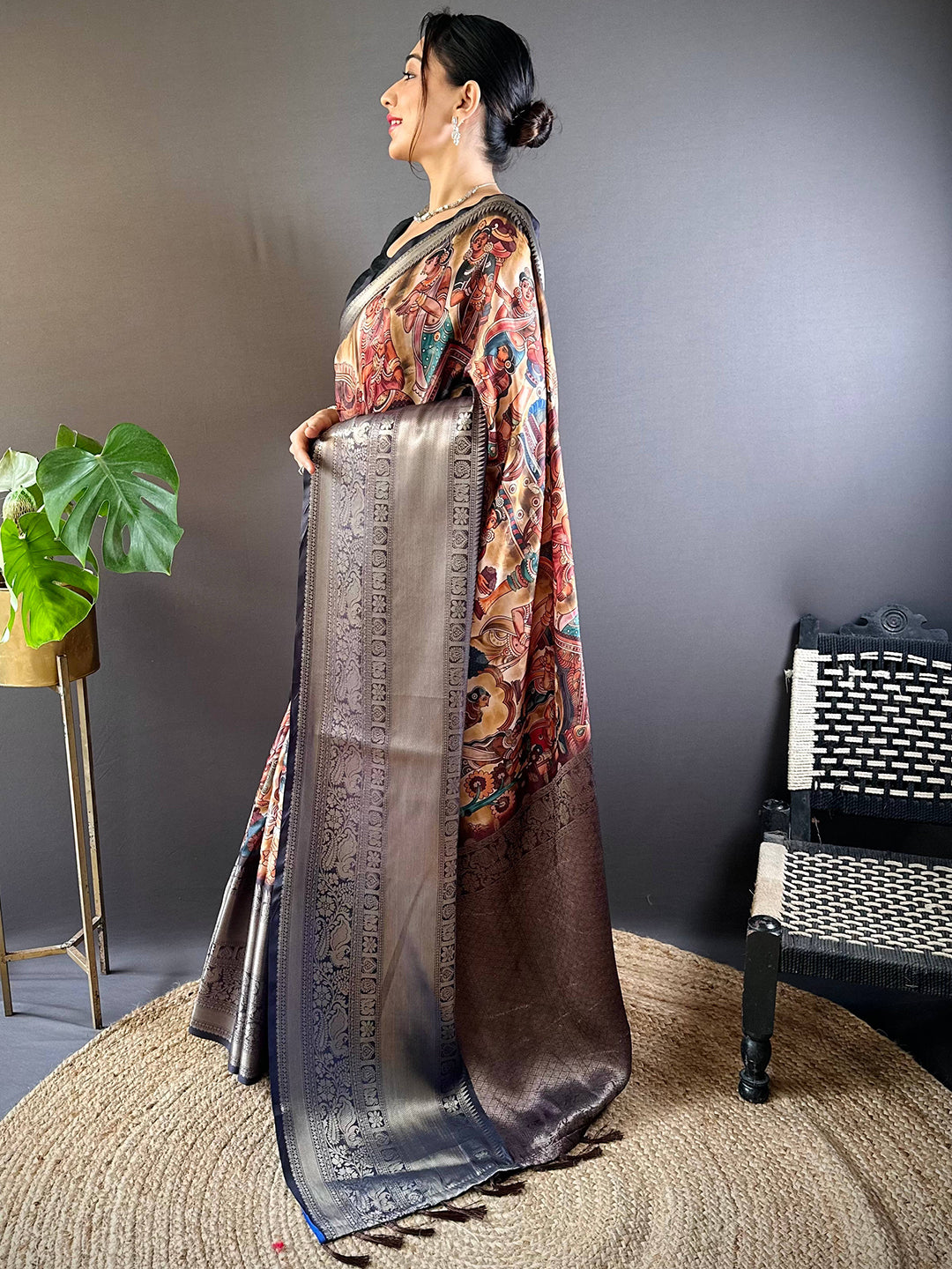 Side profile of Heritage Bloom Kalamkari Silk Saree