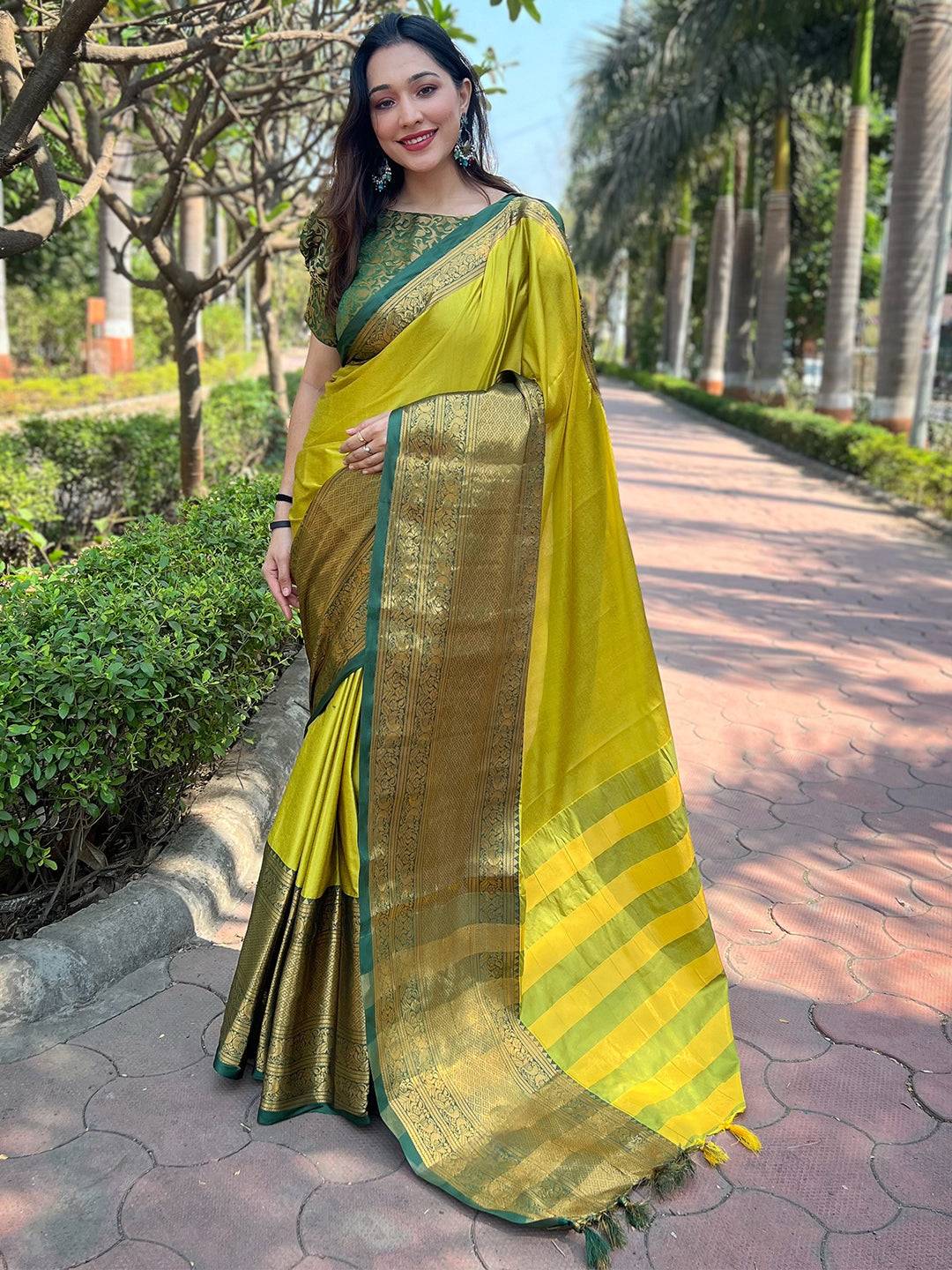 Aura Soft Silk Light Green Colour Saree With Kanjivaram Weaving