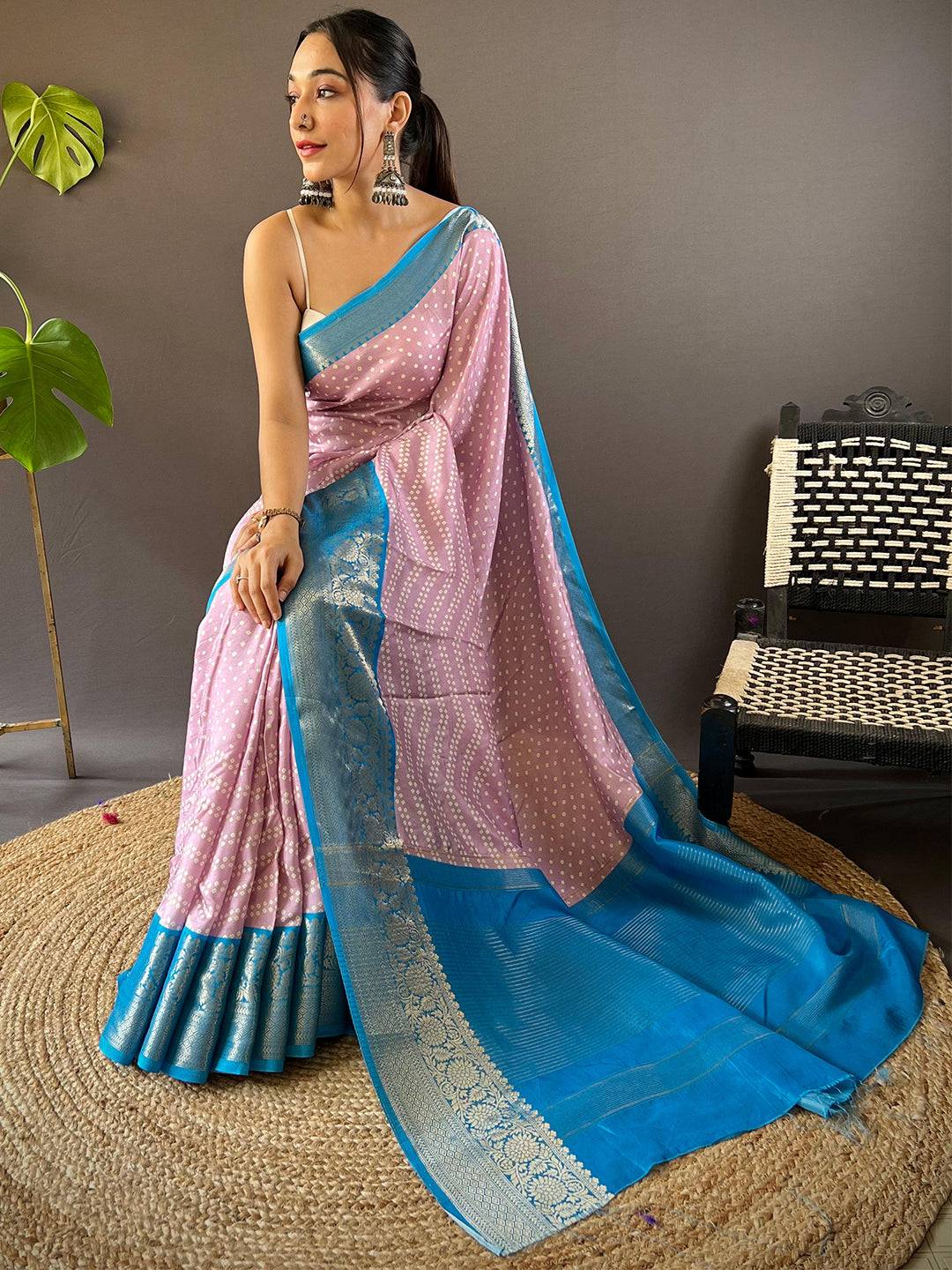 Zigzag Elegance Baby Pink Bandhej Saree