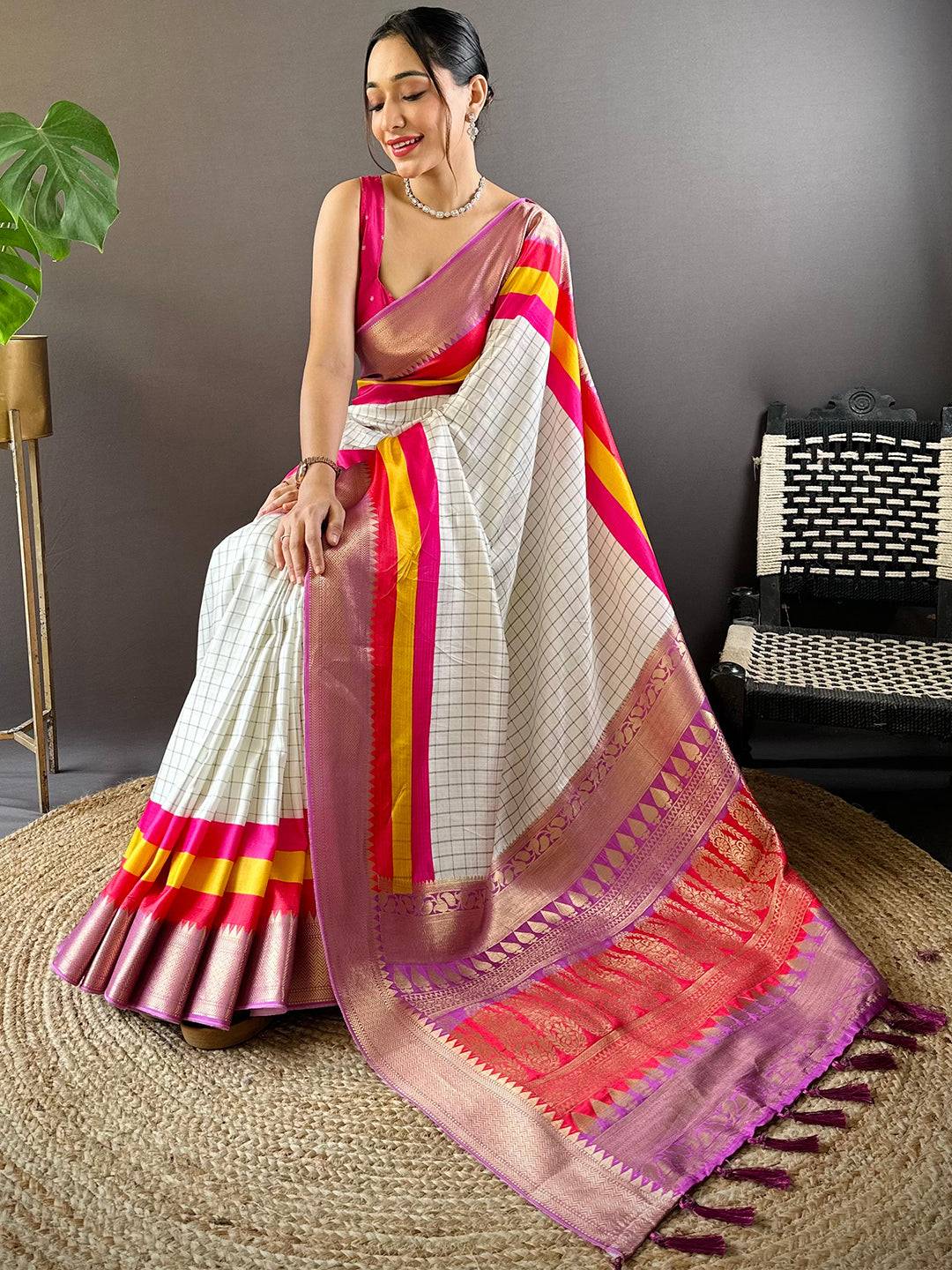 White Tulips Viscose Dola Silk Saree