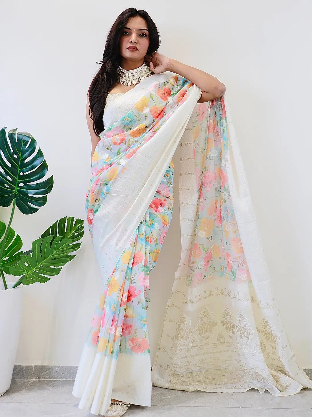 Stylish Lakhnavi Slub Pattern Saree with floral motifs