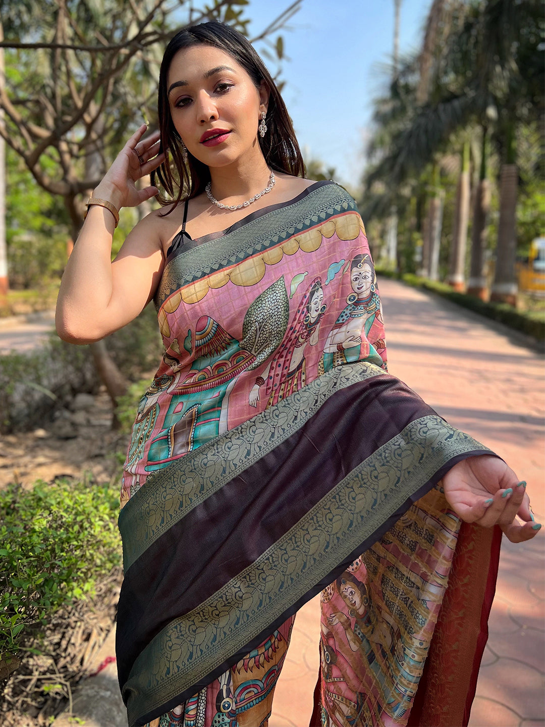 Close-up of pink Banarasi saree showcasing chex weaving design