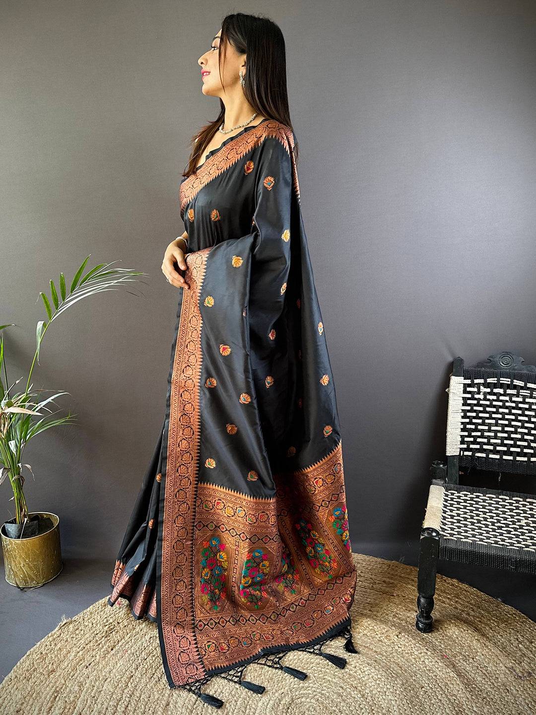 Black Soft Silk Coppar Zari Weaving Saree