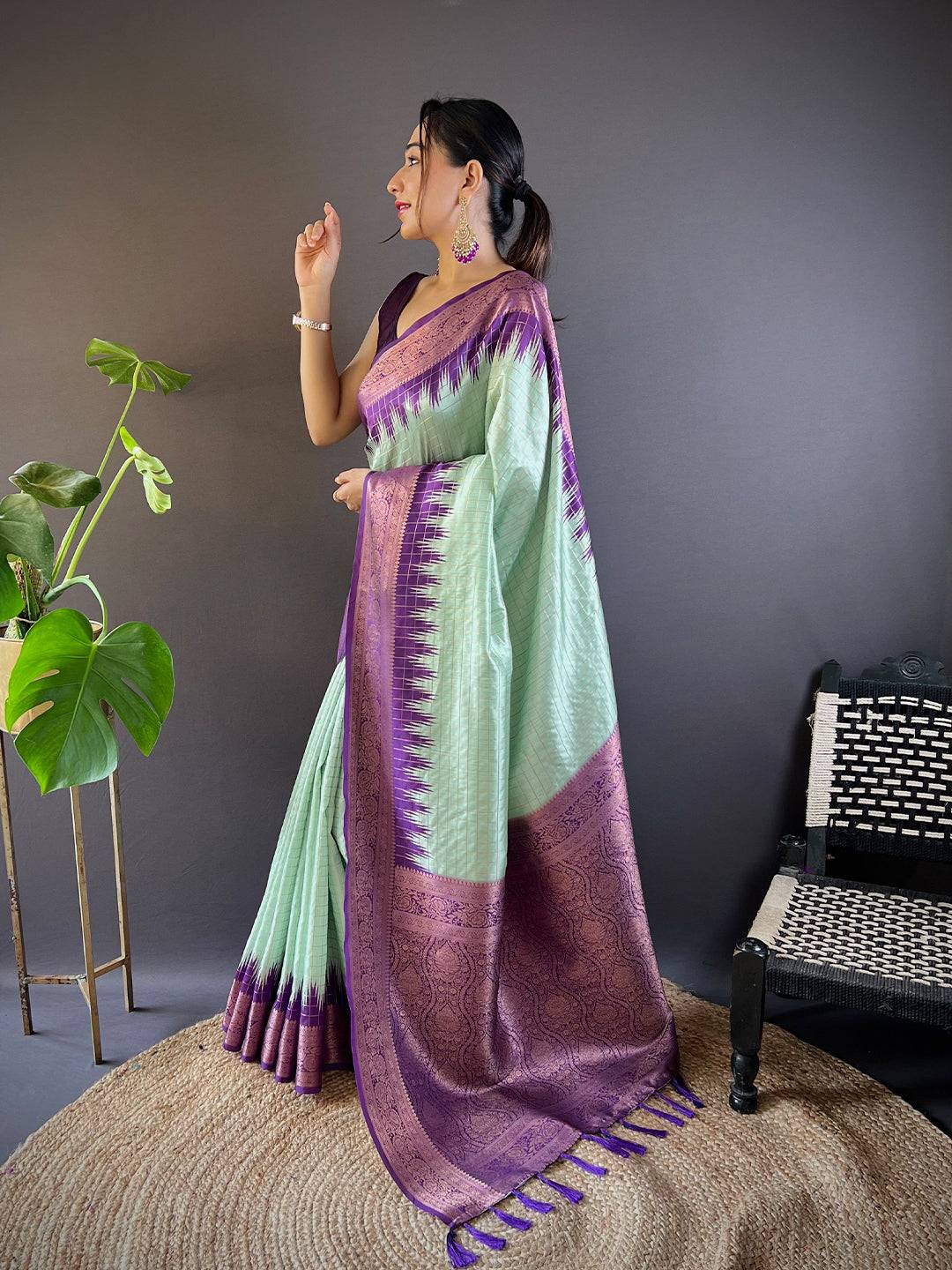 Pista Banarasi Silk Gadwal Pattu Saree