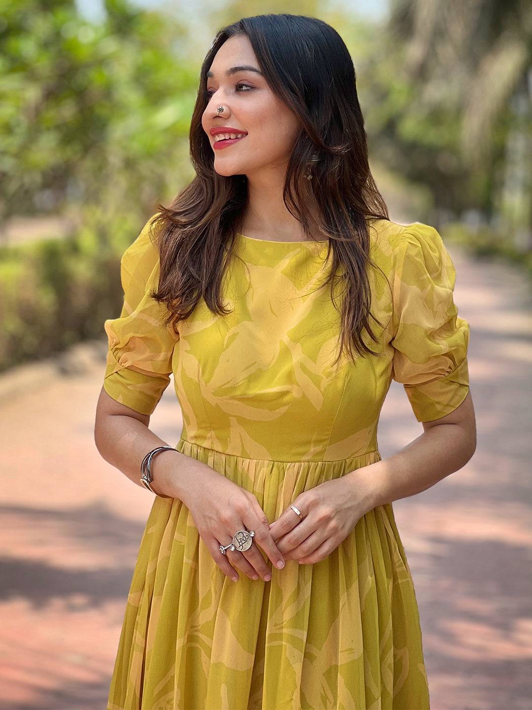 Close-up of lime yellow dress with leg-o-mutton sleeves