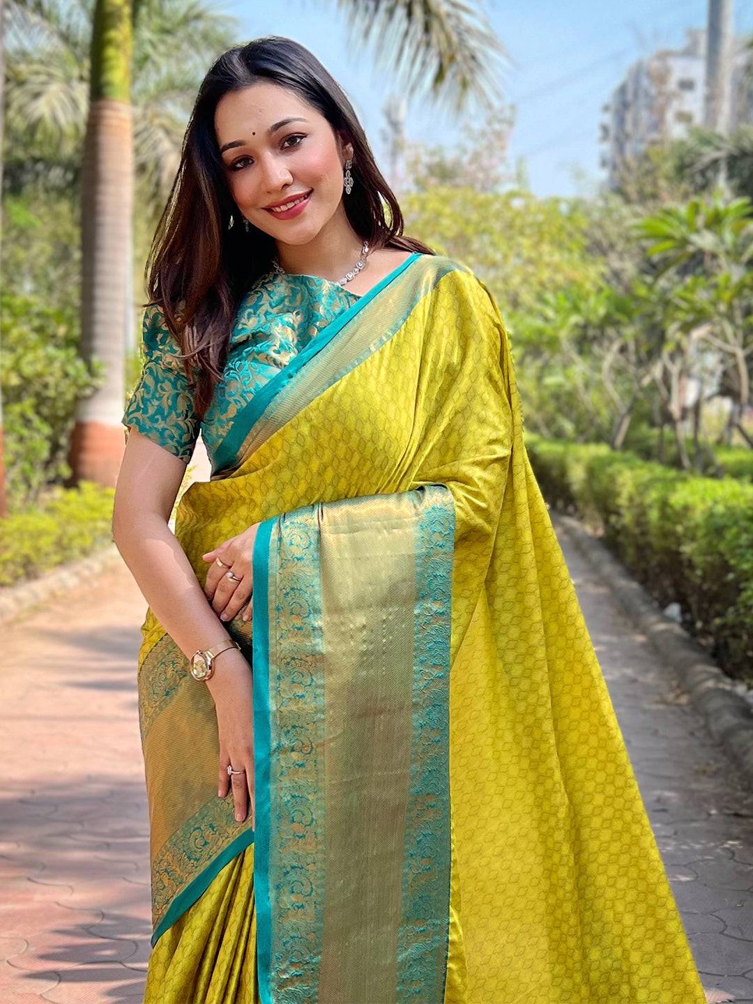 Pastel Peach and Golden Soft Weaving Silk Sarees | Sarees for Woman Designer Sarees for Weddings Latest Sarees on sale Kanchipuram Ikkat Banarasi.