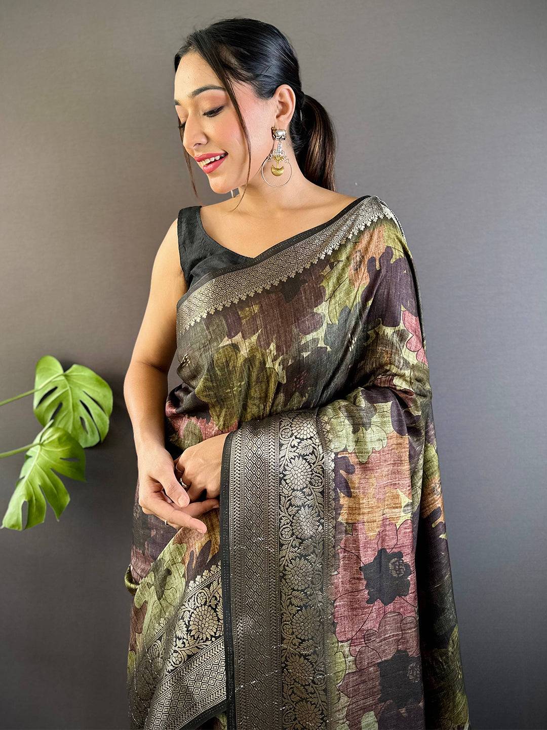 Green Zari Woven Floral Dola Silk Saree