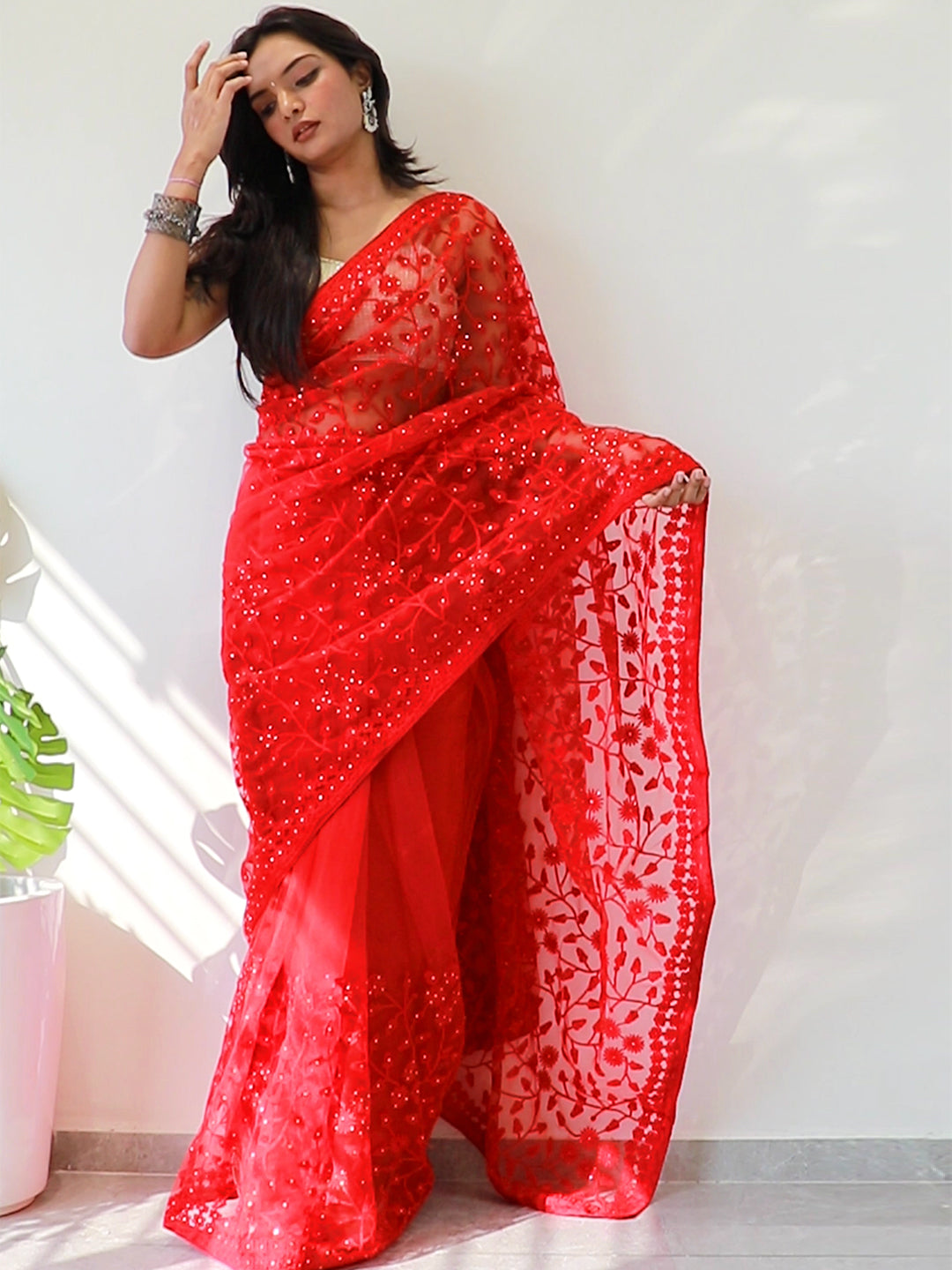 Exclusive Elegant Saree with Ethnic Motifs