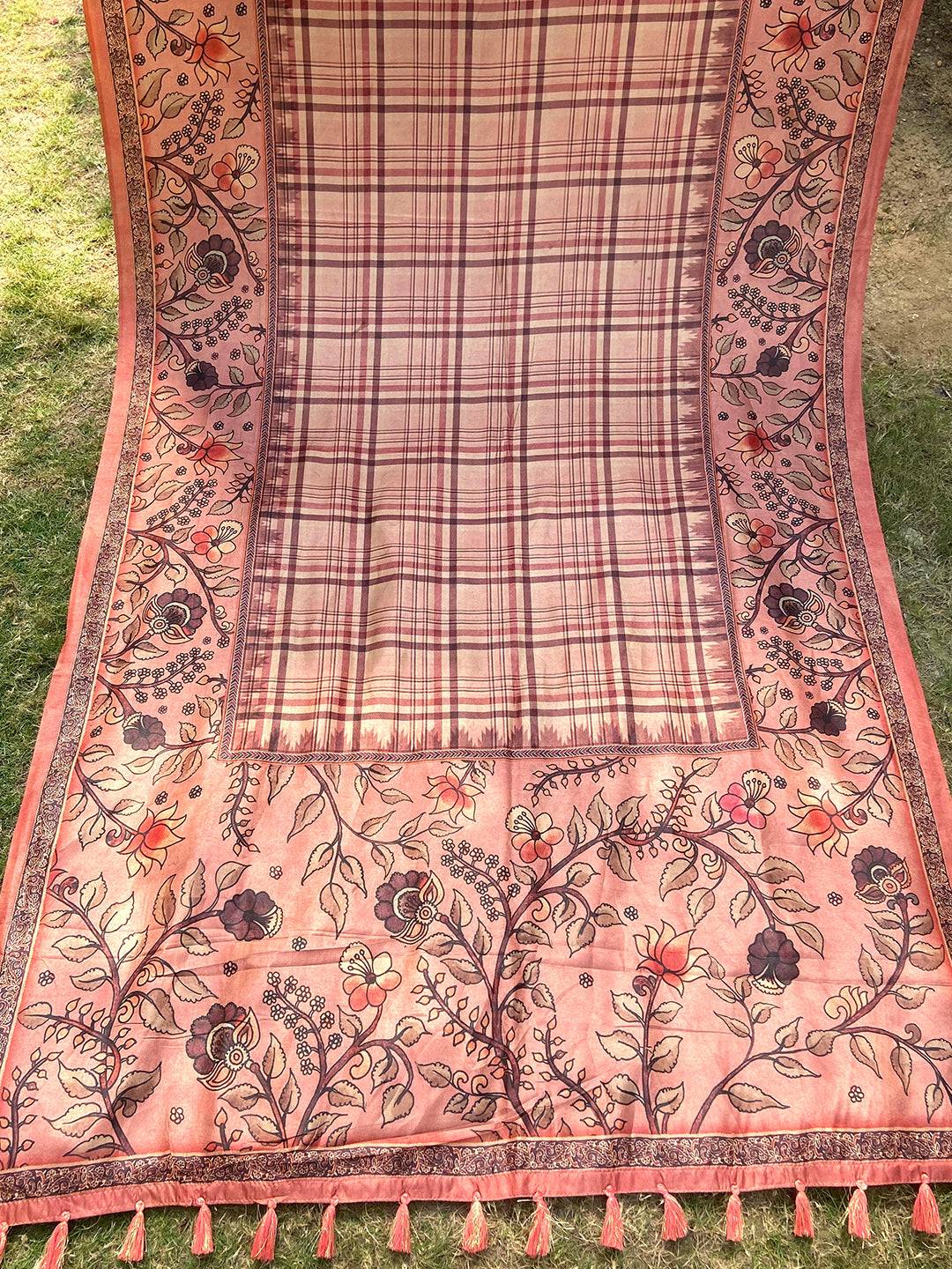 Full view of tussar silk saree with floral kalamkari