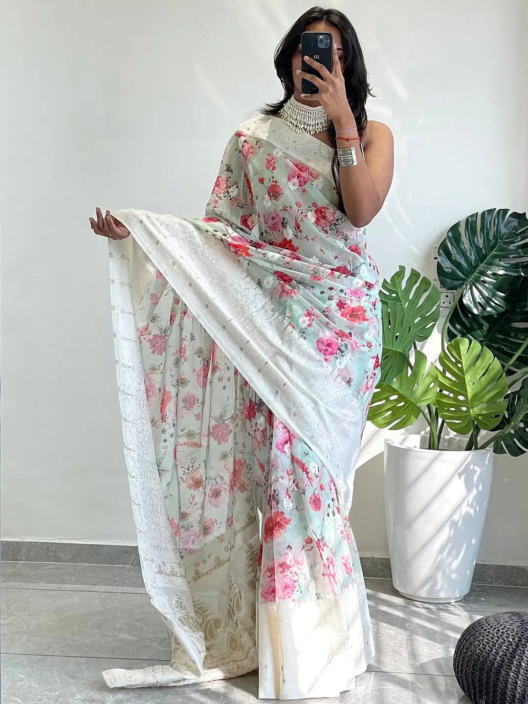 Stylish Bollywood Saree in Lakhnavi Slub Pattern with floral design