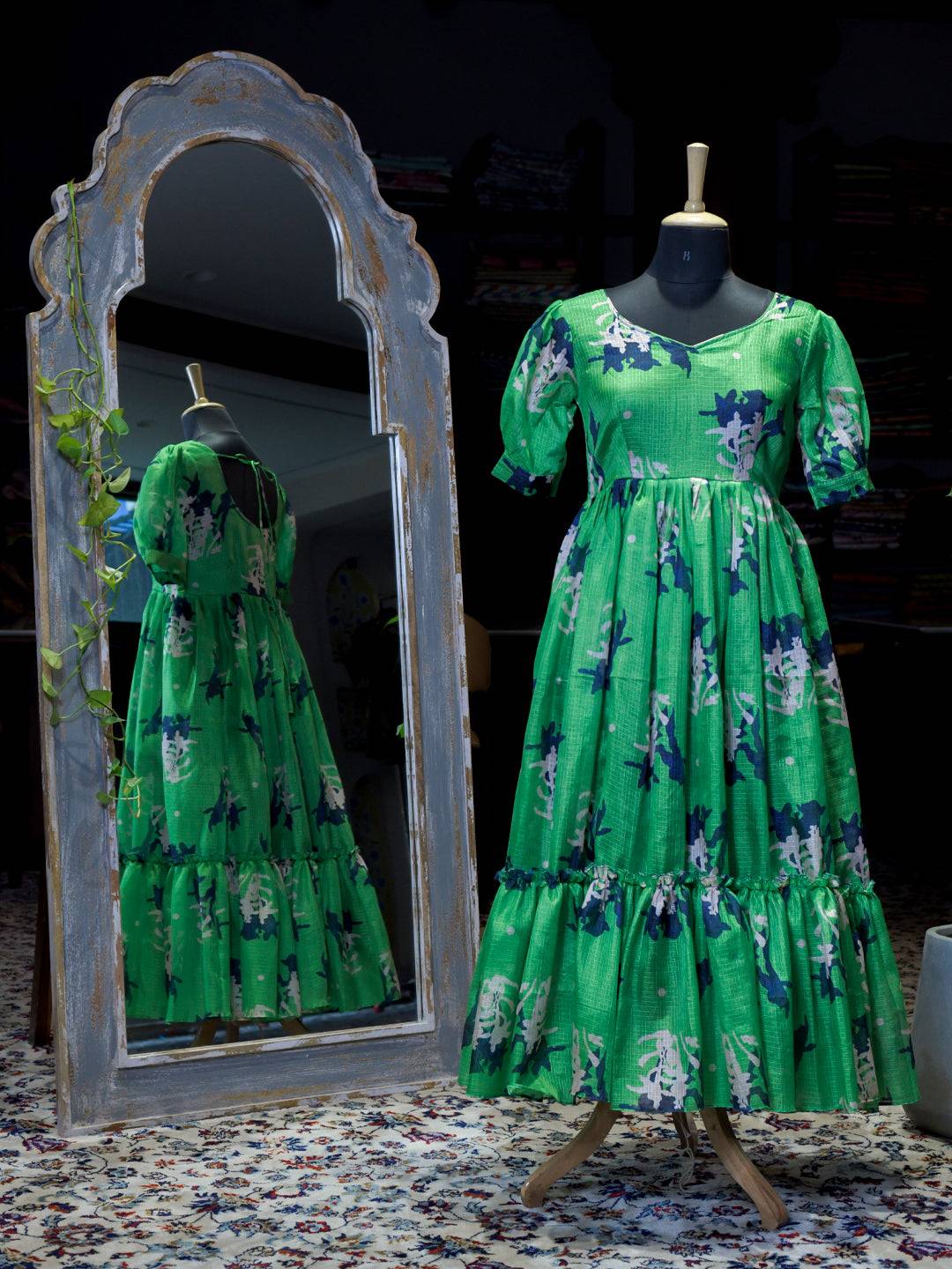 Zinnia Green Abstract Midi Dress on mannequin