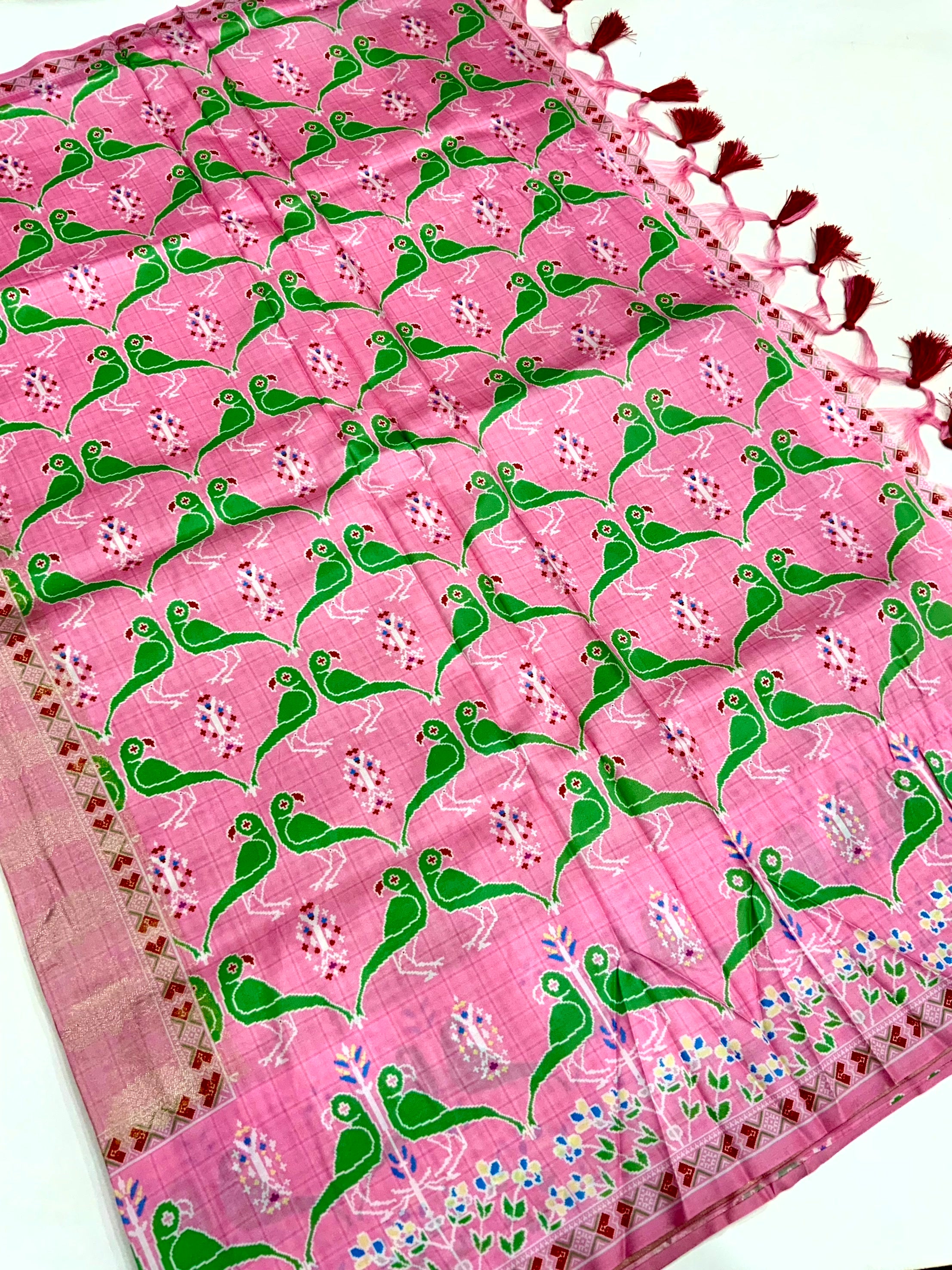 Vibrant Pink Silk Blend Geometric Print Saree