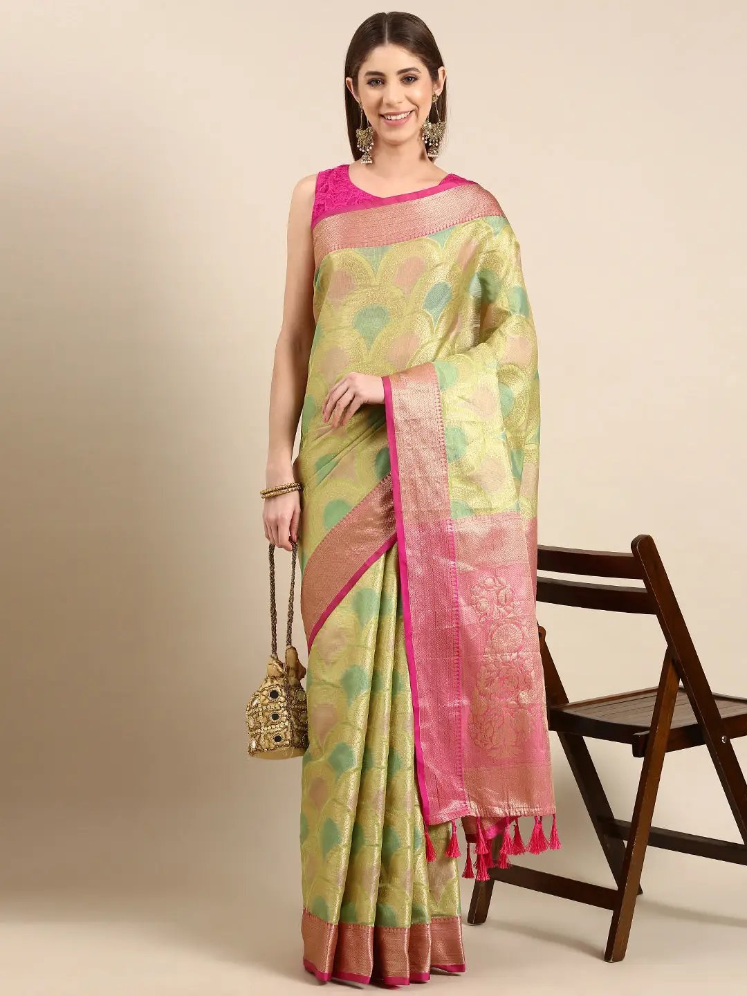 Soft Silk Kanjivaaram Saree With Ethnic Motif Border